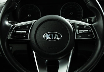 Подержанный автомобиль Kia Cerato Sedan 2020 года (21 фото)