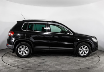 Подержанный автомобиль Volkswagen Tiguan 2010 года (4 фото)