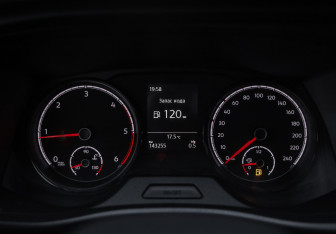 Подержанный автомобиль Volkswagen Caravelle 2020 года (14 фото)
