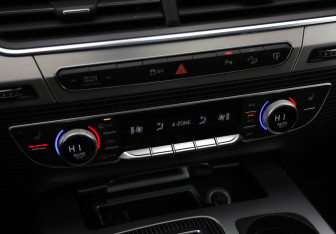 Подержанный автомобиль Audi Q7 2017 года (20 фото)