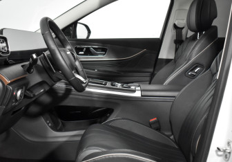 Подержанный автомобиль Jaecoo J8 2024 года (11 фото)