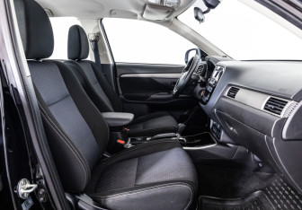 Подержанный автомобиль Mitsubishi Outlander 2017 года (18 фото)