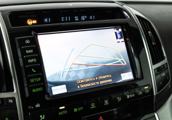 Подержанный автомобиль Toyota Land Cruiser Suv 2012 года (17 фото)