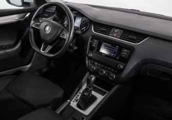Подержанный автомобиль Skoda Octavia Liftback 2016 года (9 фото)