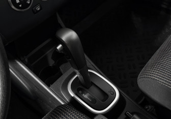 Подержанный автомобиль Nissan Tiida Hatchback 2011 года (11 фото)