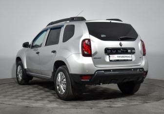 Подержанный автомобиль Renault Duster 2017 года (7 фото)