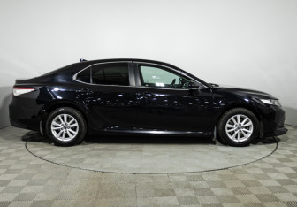 Подержанный автомобиль Toyota Camry Sedan 2019 года (4 фото)