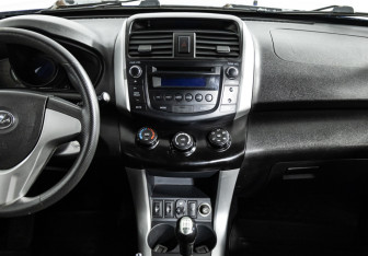 Подержанный автомобиль Lifan X60 2015 года (14 фото)