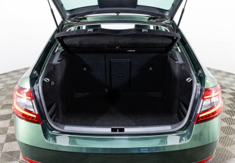 Подержанный автомобиль Skoda Octavia Liftback 2019 года (33 фото)