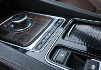 Подержанный автомобиль Jaguar F-Pace 2016 года (16 фото)