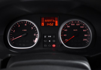 Подержанный автомобиль Renault Duster 2014 года (15 фото)