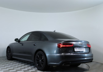 Подержанный автомобиль Audi A6 Sedan 2016 года (8 фото)