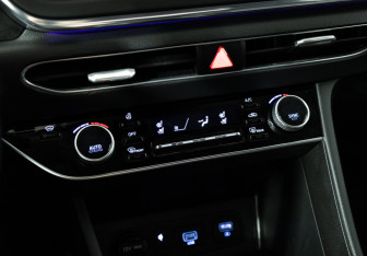 Подержанный автомобиль Hyundai Sonata 2021 года (18 фото)