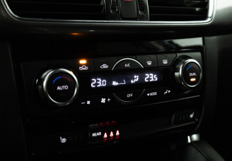 Подержанный автомобиль Mazda CX-5 2015 года (15 фото)