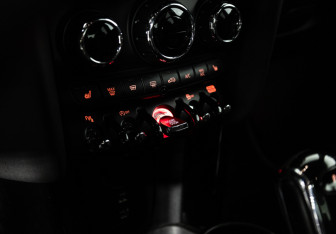 Подержанный автомобиль MINI Hatch 2021 года (18 фото)