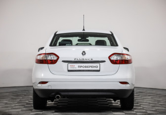 Подержанный автомобиль Renault Fluence 2010 года (6 фото)