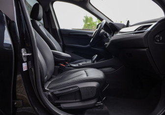 Подержанный автомобиль BMW X1 2020 года (25 фото)