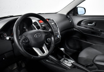 Подержанный автомобиль Kia Ceed Hatchback 2011 года (9 фото)