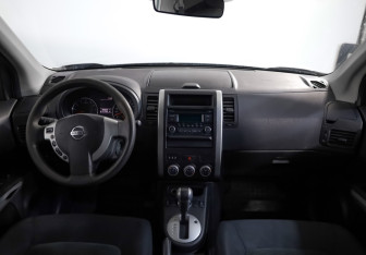 Подержанный автомобиль Nissan X-Trail 2013 года (8 фото)