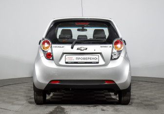 Подержанный автомобиль Chevrolet Spark 2012 года (6 фото)