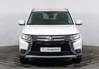 Подержанный автомобиль Mitsubishi Outlander 2017 года (8 фото)