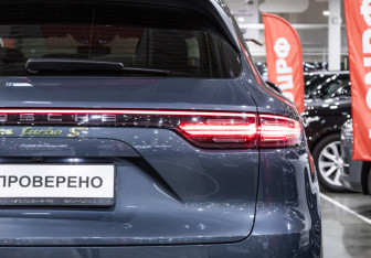 Подержанный автомобиль Porsche Cayenne 2018 года (16 фото)