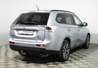 Подержанный автомобиль Mitsubishi Outlander 2012 года (5 фото)