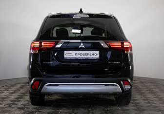 Подержанный автомобиль Mitsubishi Outlander 2019 года (6 фото)