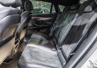 Подержанный автомобиль BMW X6 2016 года (17 фото)