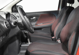 Подержанный автомобиль Nissan Note 2008 года (10 фото)