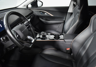 Подержанный автомобиль Omoda C5 2023 года (10 фото)