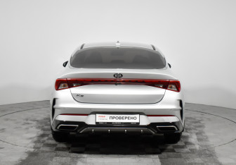 Подержанный автомобиль Kia K5 2021 года (6 фото)