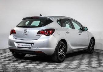 Подержанный автомобиль Opel Astra Hatchback 2011 года (5 фото)