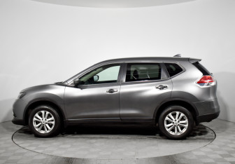 Подержанный автомобиль Nissan X-Trail 2017 года (8 фото)