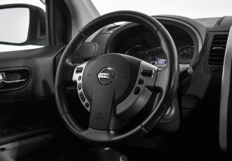 Подержанный автомобиль Nissan X-Trail 2011 года (15 фото)