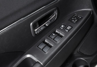 Подержанный автомобиль Mitsubishi ASX 2013 года (10 фото)