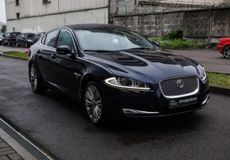Подержанный автомобиль Jaguar XF Sedan 2015 года (3 фото)