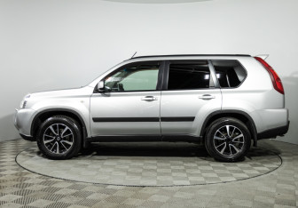 Подержанный автомобиль Nissan X-Trail 2010 года (8 фото)