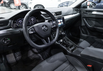 Подержанный автомобиль Skoda Superb Liftback 2024 года (16 фото)