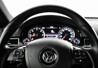 Подержанный автомобиль Volkswagen Touareg 2017 года (15 фото)