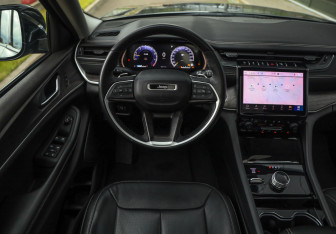 Подержанный автомобиль Jeep Grand Cherokee 2022 года (13 фото)