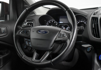 Подержанный автомобиль Ford Kuga 2017 года (15 фото)