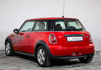 Подержанный автомобиль MINI Hatch 2012 года (7 фото)