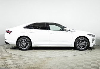 Подержанный автомобиль Geely Preface 2024 года (4 фото)