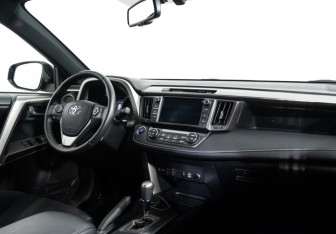 Подержанный автомобиль Toyota RAV4 2019 года (18 фото)