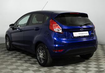 Подержанный автомобиль Ford Fiesta Hatchback 2016 года (7 фото)