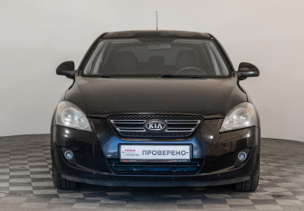 Подержанный автомобиль Kia Ceed Hatchback 2009 года (2 фото)