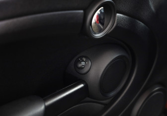 Подержанный автомобиль MINI Hatch 2012 года (17 фото)