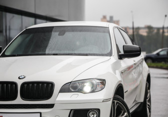 Подержанный автомобиль BMW X6 2013 года (2 фото)
