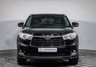 Подержанный автомобиль Toyota Highlander 2015 года (2 фото)